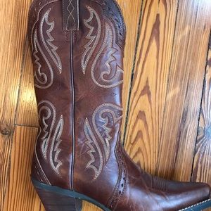 Ariat Heritage Western Boot. Cowboy boots